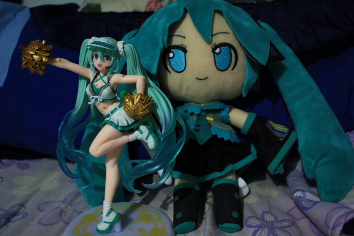 Rasugil's tweet photo. Por fin llegó mi figurita de Miku! Es la primera vez que compro algo de Japón, pero todo salió bien! https://t.co/WxPQ9rt1l9