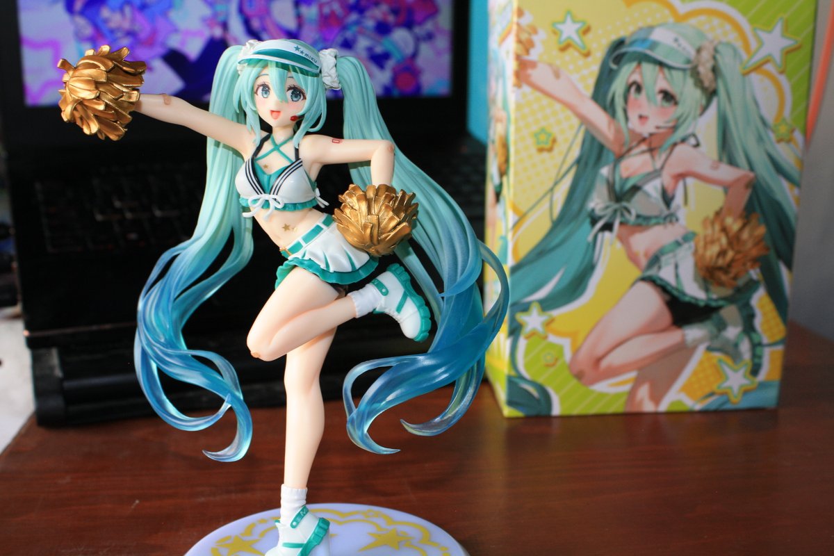 Rasugil's tweet photo. Por fin llegó mi figurita de Miku! Es la primera vez que compro algo de Japón, pero todo salió bien! https://t.co/WxPQ9rt1l9