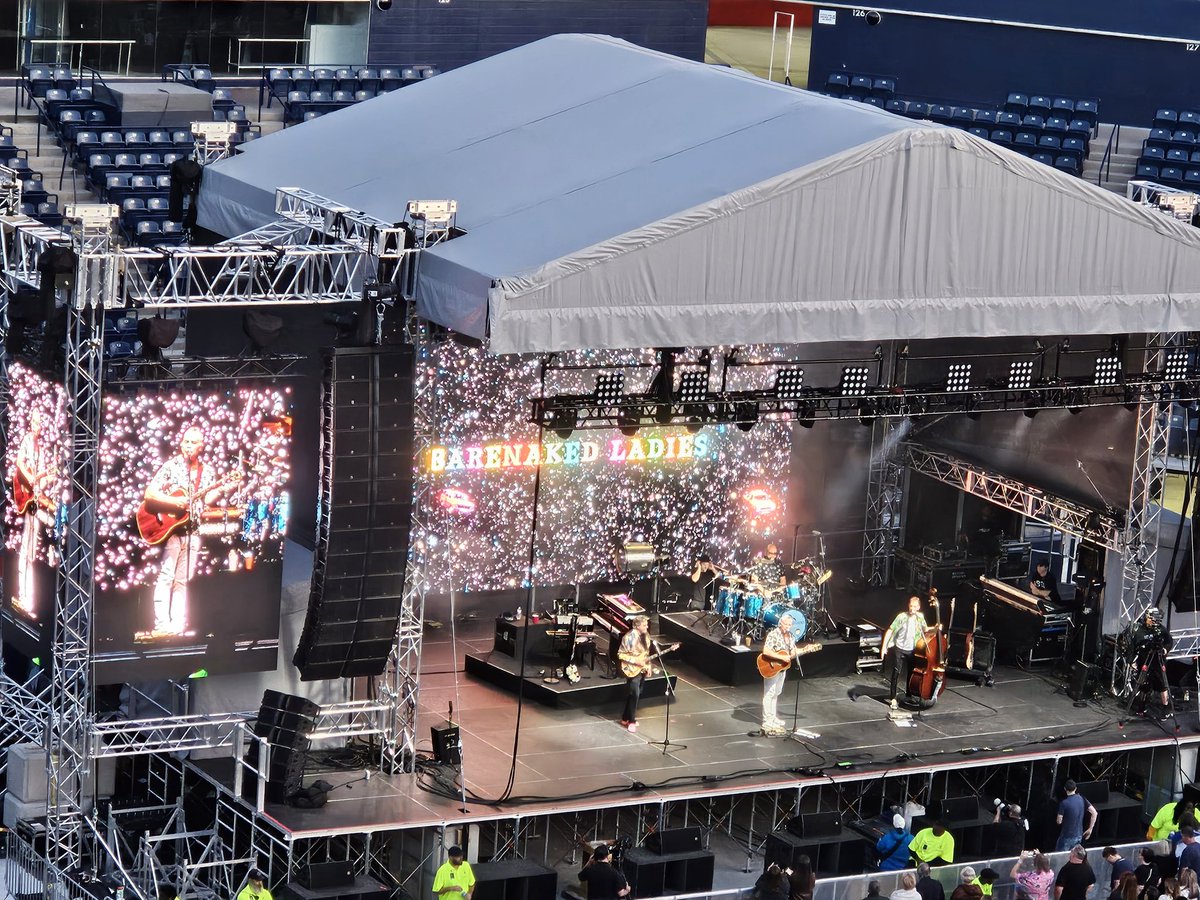 Awesome to see <a href="/KTTunstall/">KT Tunstall</a> @samrobertsband and <a href="/barenakedladies/">Barenaked Ladies</a> at the Sobey's Stadium in Toronto.  It was a chilly evening up in the 302 level though. Time for a shot of <a href="/FireballWhisky/">The Dragon</a> and a hot bubble bath to warm up! #coolsummernights