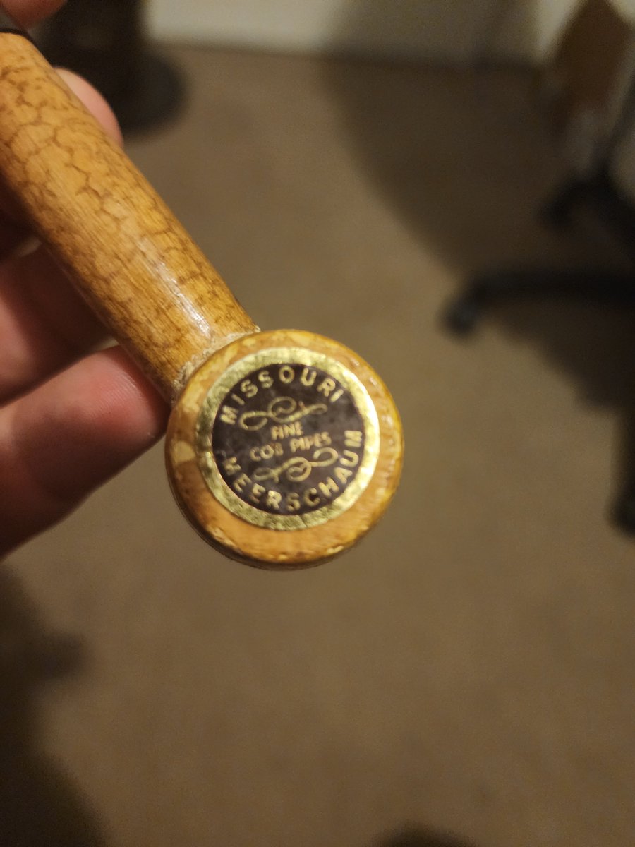 Coop374's tweet photo. @coolsmokingpipe Hoping you can help ID this pipe that belonged to my great grandfather. I am curious to know it's true age. https://t.co/dz6n51vMZE