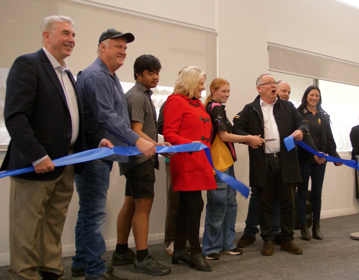 🎉Pinjarra’s new Lovegrove Sports Pavilion is here! The project was funded by DLGSC, the Australian Govt, Shire of Murray, Cricket Australia, Lotterywest, and Alcoa. Features include a new clubhouse, expanded oval and women's changerooms. ow.ly/CFWG50SrqWq
📷Shire of Murray