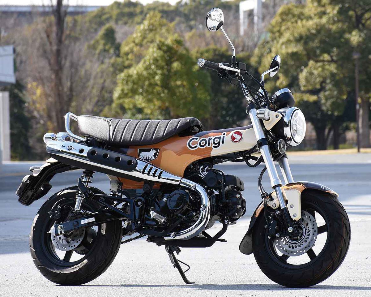 motospo_'s tweet photo. ホンダ「ダックス125」をコーギーに変身ッ！ ミニバイクは“ラッピング”でここまで変わる
https://t.co/amJMVi60sK

ペイントと大きく違うのは、ラッピングシートを剥がしてしまえば、ノーマルに戻せるというポイント。新車時にラッピングすれば、剥がして新車に戻せるのだ！ https://t.co/W1bNASnpxE