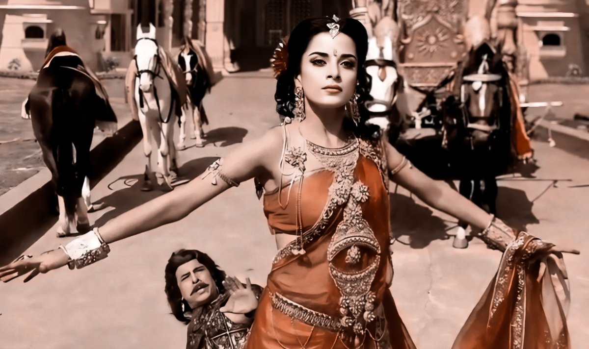 LOVEBUNNYMYEON's tweet image. Yajna se janmi Yajnaseni
Drupad ki putri Draupadi 
Panchal ki rajkumari Panchali 
Aryavart ki samraggi Panchami
Krishna ki sakhi Krishnaa

• #Draupadi • 
• #Mahabharat •
• #PoojaSharma •