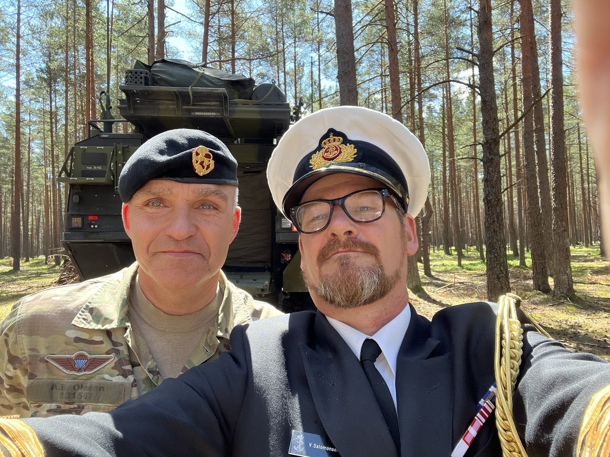 27. June Commander multinational division north 🇱🇻🇩🇰Major General Jette Albinus and Brigadier General Anders Olsen  commander Danish 1. Brigade sign affiliation agreement 🇩🇰
Together they met with the brigade commanders of the other BDE 🇱🇻🇱🇹🇨🇦assigned to MND N #NATO