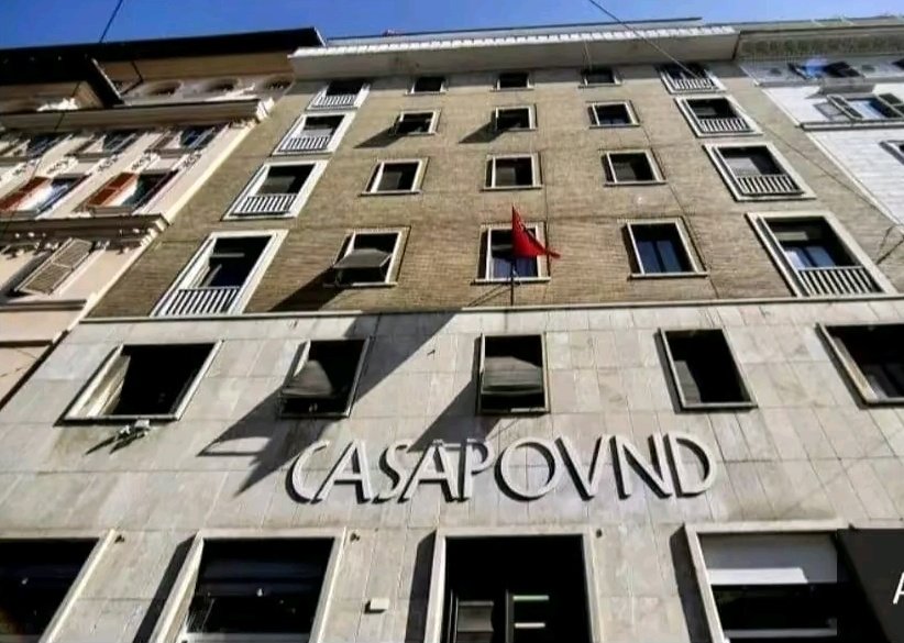Michela67901712's tweet photo. Parlate di questo intero palazzo di cinque piani al centro di Roma occupato da casapound da 25 anni , di chi ha sottratto 4,5 milioni di euro invece di rompere il cazzo alla Salis. https://t.co/diqvwP73fJ