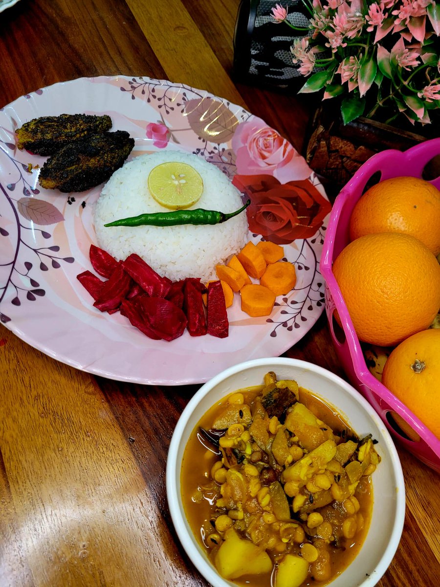 SatapathySilpa1's tweet photo. Simple Veg Thali for Lunch | Ghar ka Khana #shorts #foodei👩🍳👉 https://t.co/1oIjSHZ7aj https://t.co/xqrk8duXED