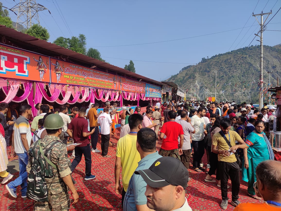 dcramban's tweet photo. #ShriAmarnathJiYatra2024
Dist. Admin Ramban recieving revered Yatris, extending hearty welcome &amp; wishing their holy journey be safe, successful, &amp; spiritually enriching. May Lord Shiva's blessings be with them always @OfficeOfLGJandK @Divcomjammu @BaseerUlHaqIAS @diprjk @ANI https://t.co/rvFVkA8h46
