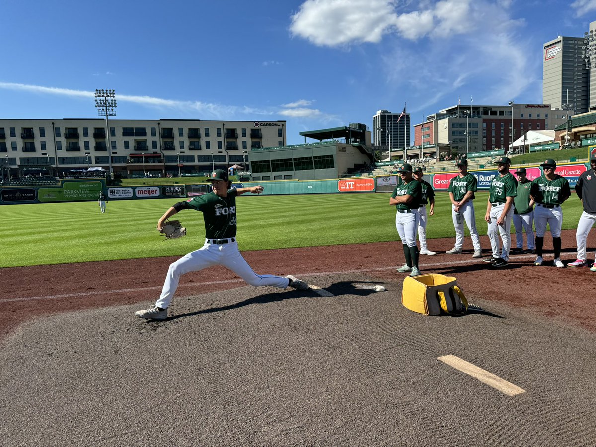 MappingThePath's tweet image. Parting shots from 17 innings of baseball tonight with the @TinCaps, who provided plenty of entertainment despite dropping both games of the doubleheader to the @DragonsBaseball 

#CapsOn🍎
#EMWRoadTrip #23ballparks23days