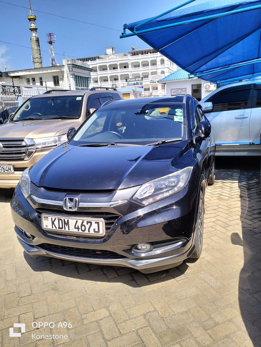 boniface_begi's tweet photo. Honda Vezel non hybrid 2016 model slightly used
Capacity ⏩ 1500cc
Mileage ⏩ 51k km genuine
Leather seats with reverse camera
Parking sensors
Price ksh. 2.1m negotiable
Call/WhatsApp ☎️ 0722511803
#konastoneautos #mombasa #Honda #vezel #cars #foryoupage #Trending #Viralvideo https://t.co/wMsGx4X7A1