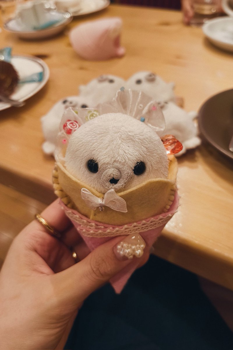 cccroquette's tweet photo. クレープ貸してもらった、かわいい🥲　#minibeans https://t.co/zWq9jQRr6C