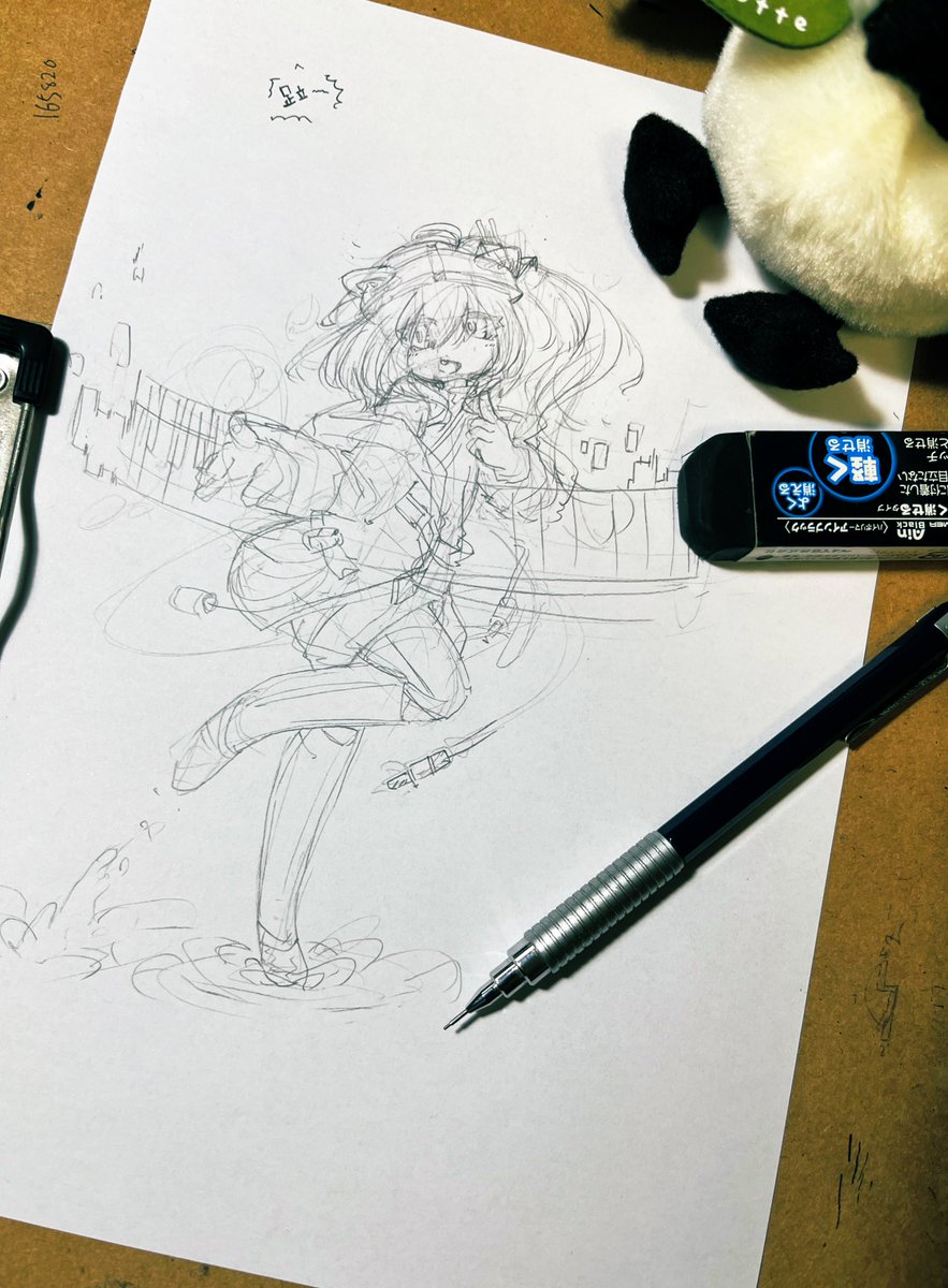 Torisan2019's tweet photo. 学生の頃にやってたスタイルでガシガシアナログ線引きまくるのマジで楽しい

仕上げるかは謎…

足立描いてて楽しい…🐥💦 https://t.co/VuSfXuUiLX
