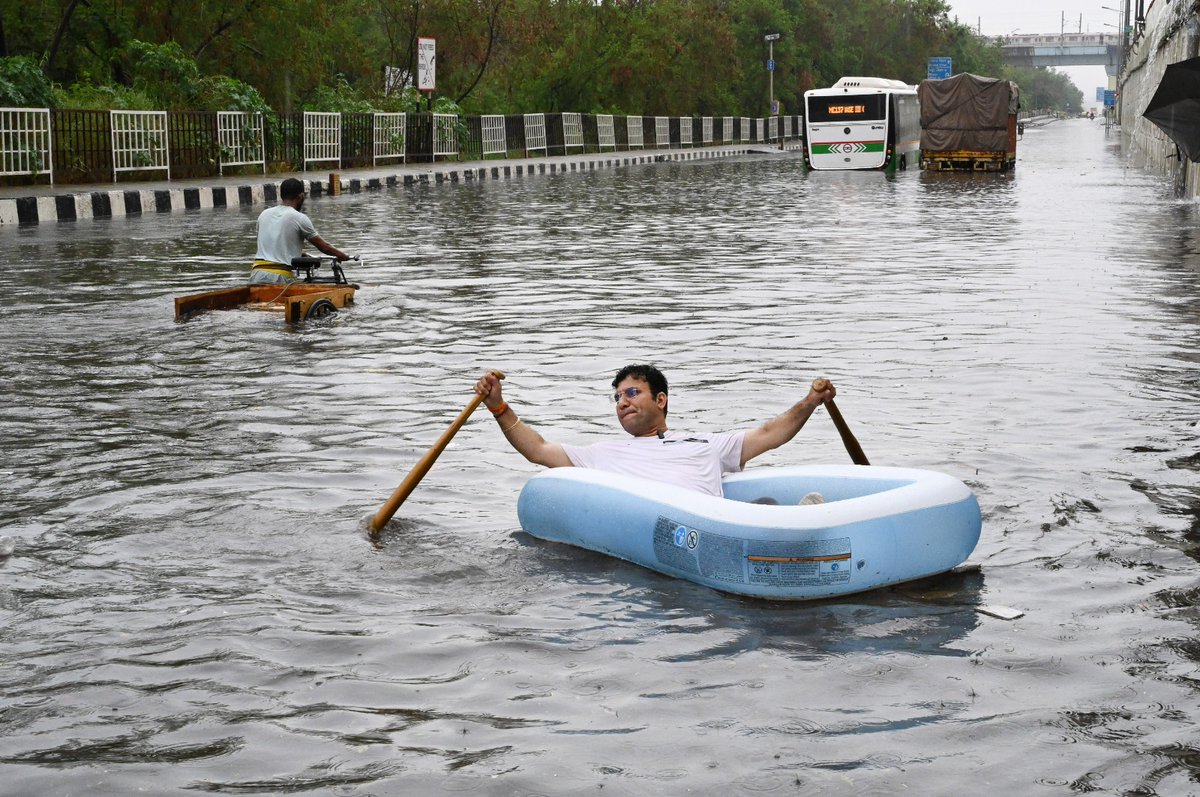 htTweets's tweet image. #InPics | #BJP councillor Ravinder Singh Negi was seen rowing an inflatable boat due to severe #waterlogging in the national capital 

[📸: Ajay Aggarwal/HT]

Track more updates from the #DelhiRains here: hindustantimes.com/cities/delhi-n…