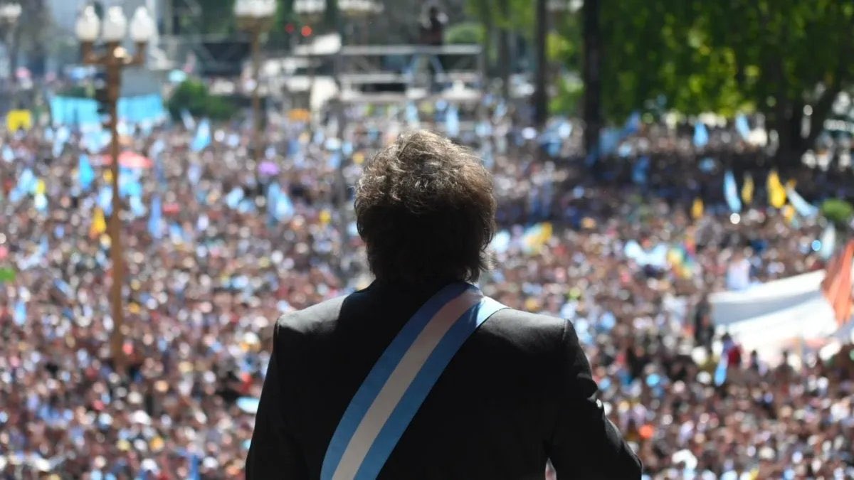 usdtermo's tweet photo. ACABA DE SER APROBADA LA LEY BASES Y SE CONVIERTE EN LA PRIMER LEY APROBADA DEL GOBIERNO. 

UN PRIMER PASO PARA RECUPERAR EL PAÍS 🇦🇷 https://t.co/dtOj3RJCt2
