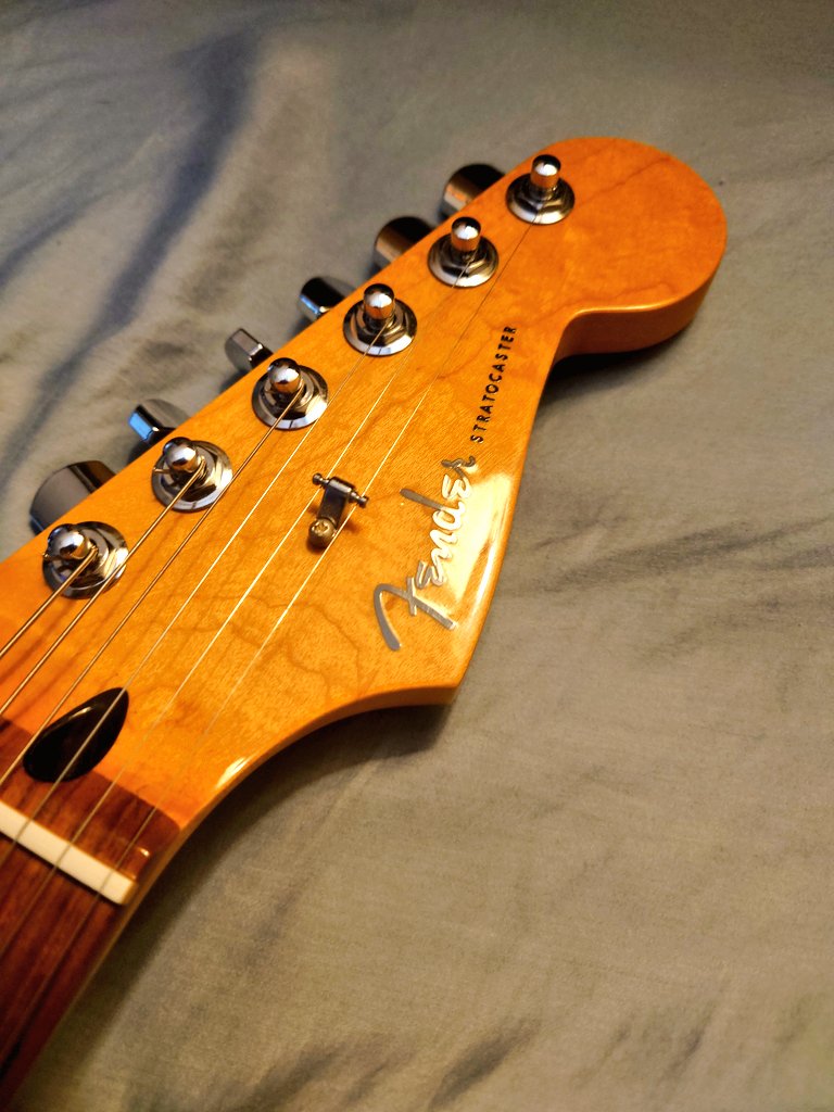 pmasmxlv120's tweet photo. My new gear ...

Fender Player Plus Stratocaster Sienna Sunburst

今年4本目のフェンダー https://t.co/HWqRjYKizg