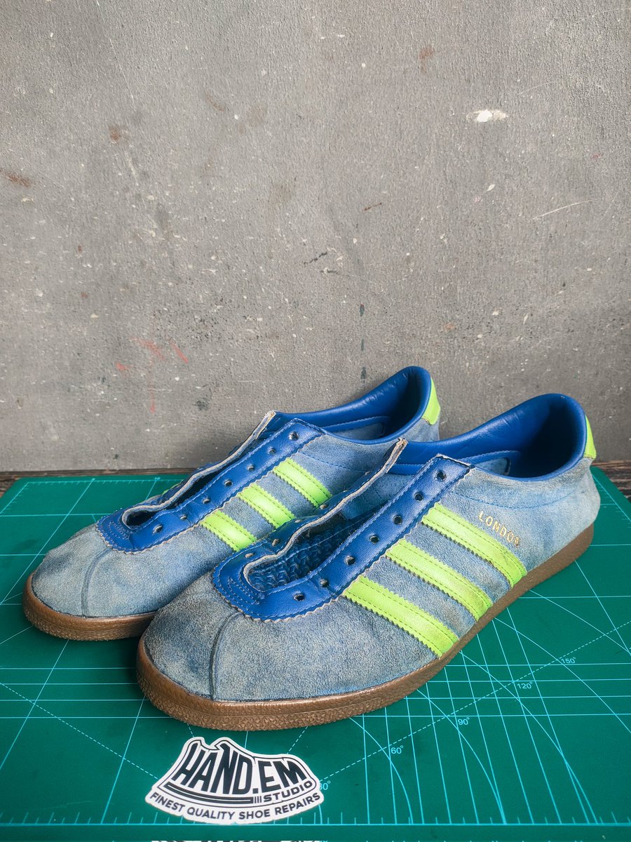 Hand_emStudio's tweet photo. Looking much better after a deep clean and redye
Back to being one of the best looking kicks ✨
.
.
.
.
#adidas #adiporn #adidasoriginals #adidasaddict #3stripes #3stripesstyle #trifoil #clobber #resoles #swapsole #reglues #redying https://t.co/UaMP71OzUl