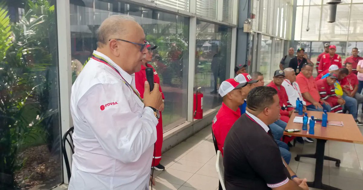 FBSTAnzoategui's tweet photo. Conversatorio dsd Petrolera Roraima 
Trabajadores Petroleros del complejo Criogenico José Antonio Anzoátegui 
Sostuvieron conversatorio con pte @cbolivariana @WillsRangelCBST Revisando  chequeando 1X10 X7 D la clase obrera petrolera 
Rumbo al 28 Julio Victorioso 
@NicolasMaduro https://t.co/JTnkTLn894