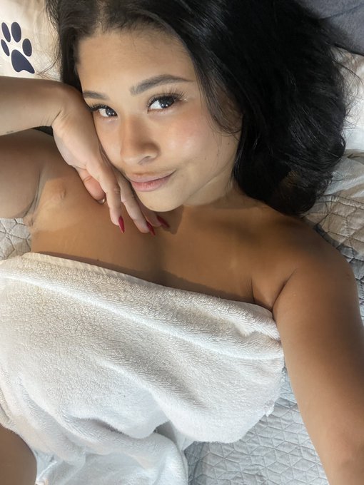 Est&aacute; haciendo fr&iacute;o esta noche, alg&uacute;n voluntario para darme calorcito? 😔 https://t.co/1iqBciG6kA