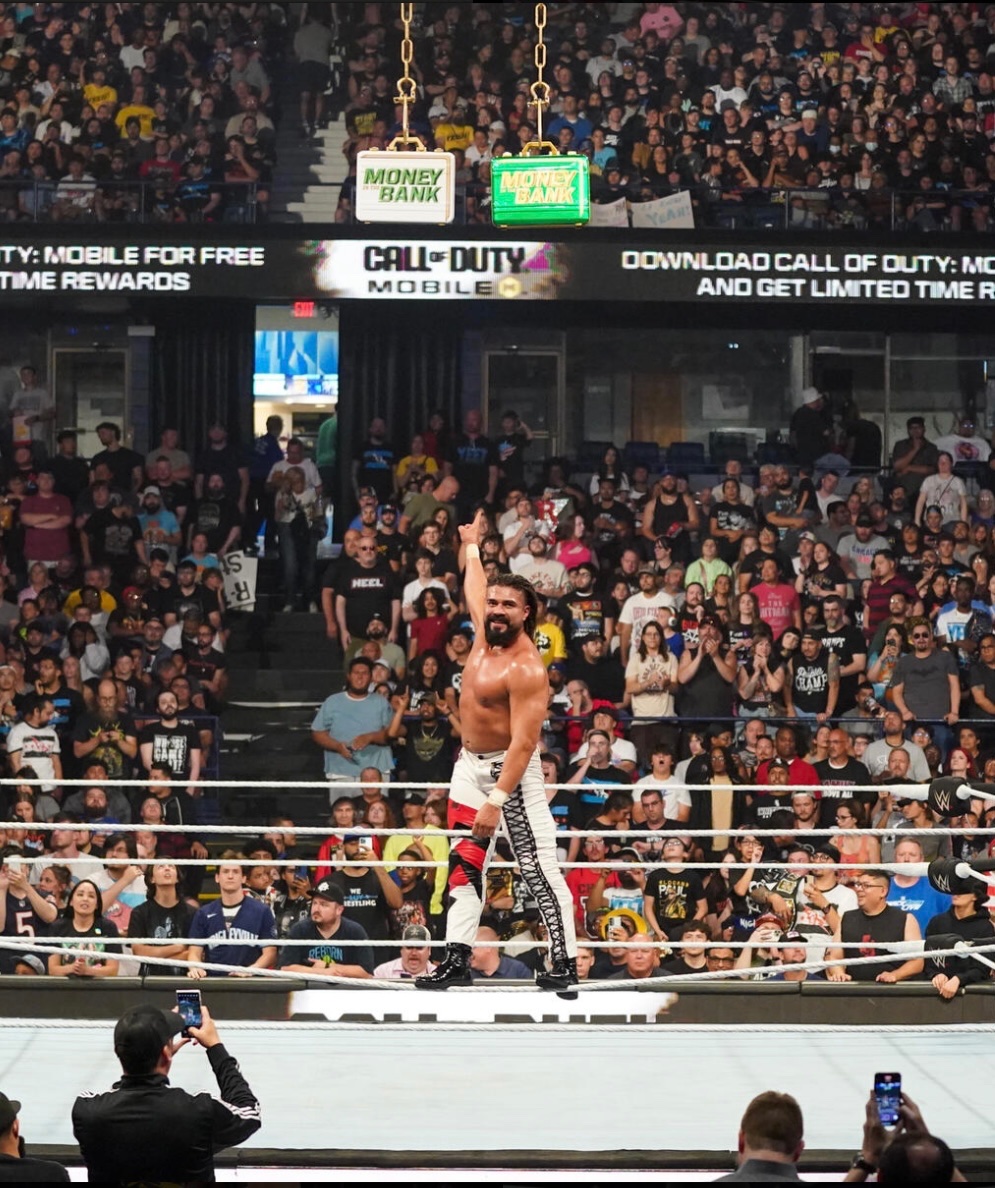 #SmackDown  FOLLOW TRAIN!

- RT
- Reply with a GIF of your favorite wrestler
- Like and follow everyone who does this