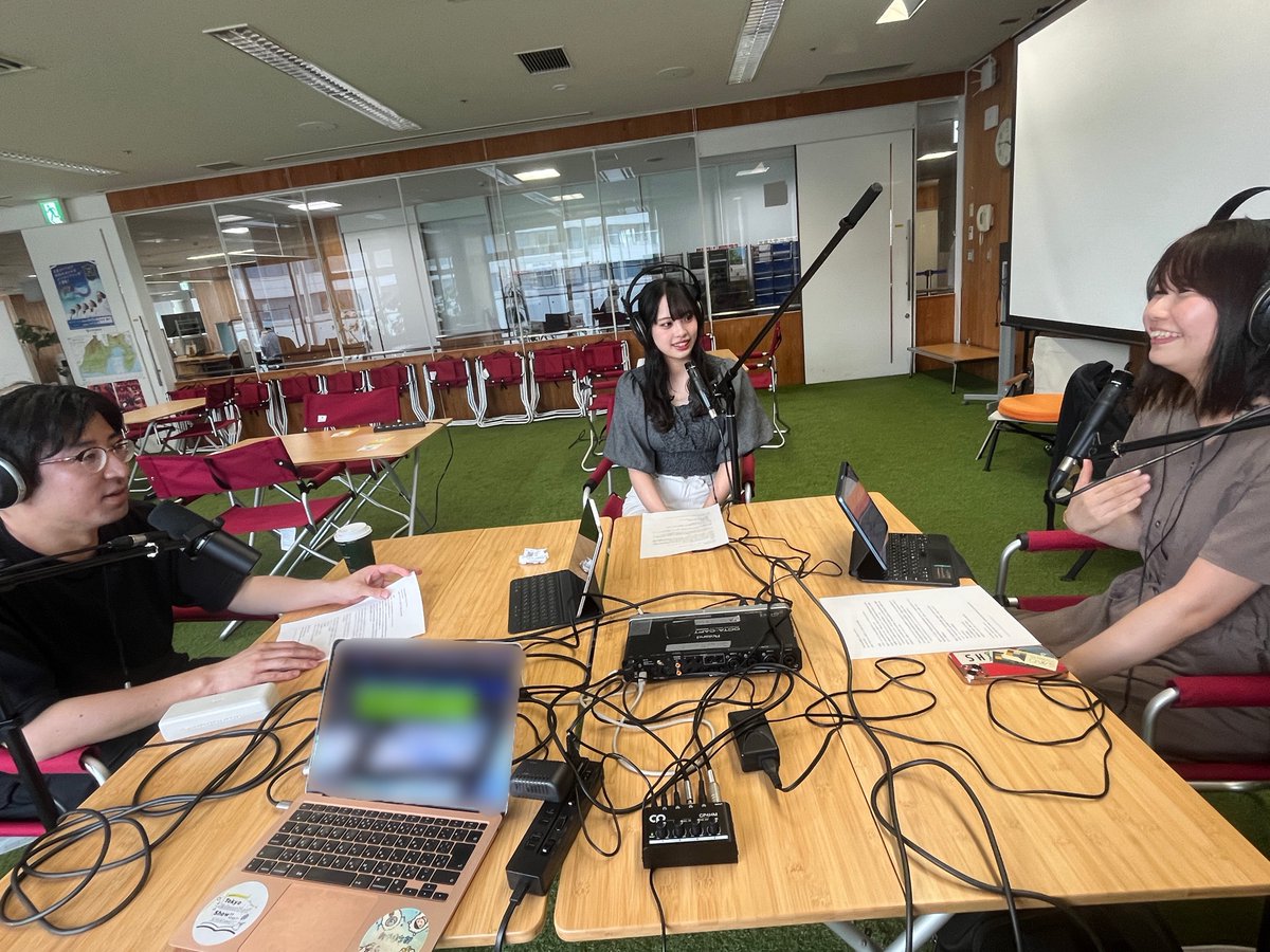 fishbowl2021's tweet photo. 🐟｛  Podcast更新  )))

📻「#fishbowl の“静岡と言えばなんですか？”」
#佐佐木一心 の応援企業「LEAPH前編」公開！

✅静岡でのビジネスあるある
✅応援企業ネットワークの強み
✅佐佐木はリファラル採用？

🎧https://t.co/NEfoHTZtJd https://t.co/JzMKAZ3Q8d