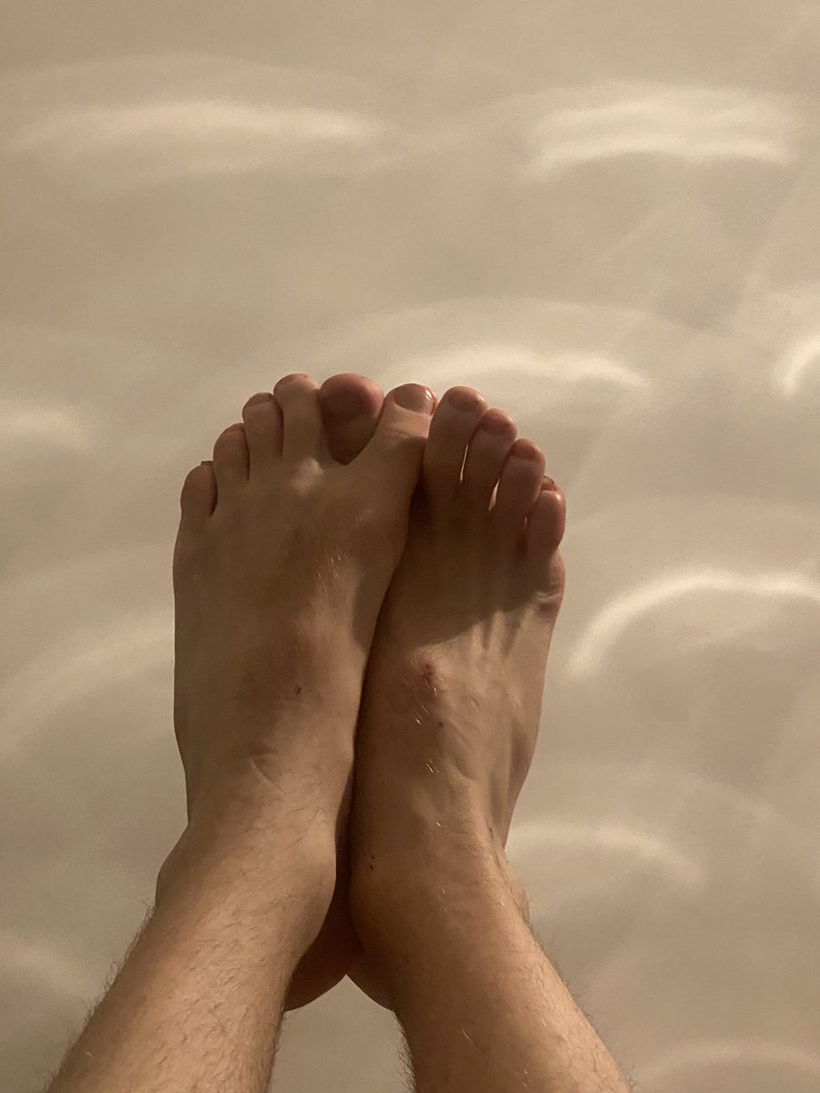 MasterFeetking's tweet photo. Piedi pronti per essere puliti dalle vostre luride lingue👣 https://t.co/dCTR8JQ6Ud