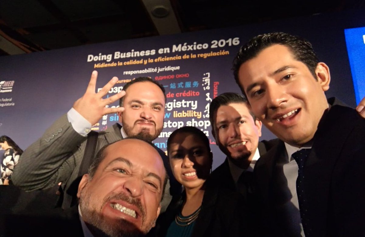 edenzetina's tweet photo. Estimado @Alex_Oses, me alcanza el día de tu cumpleaños para enviarte una felicitación y mis mejores deseos.
Es un orgullo que tu experiencia en mejorar los procesos sea reconocida en el @Gob_Puebla, y que cada año de tu vida sea pagado con 1 millón de éxitos. 
Te mando un abrazo.