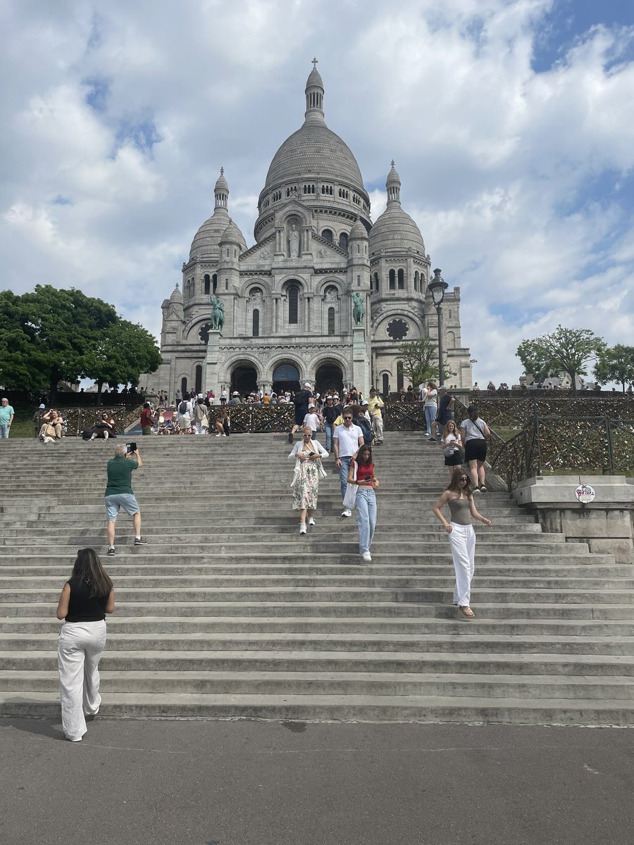 CModlangs's tweet photo. Yesterday we spent a fabulous final day in Montmartre visiting Sacré Coeur, followed by a visit to Choco Story, where we learned about the history of chocolate and watched a demonstration before tasting some delicious chocolates 🍫 @Carrick_Academy https://t.co/xAfGcfR42X