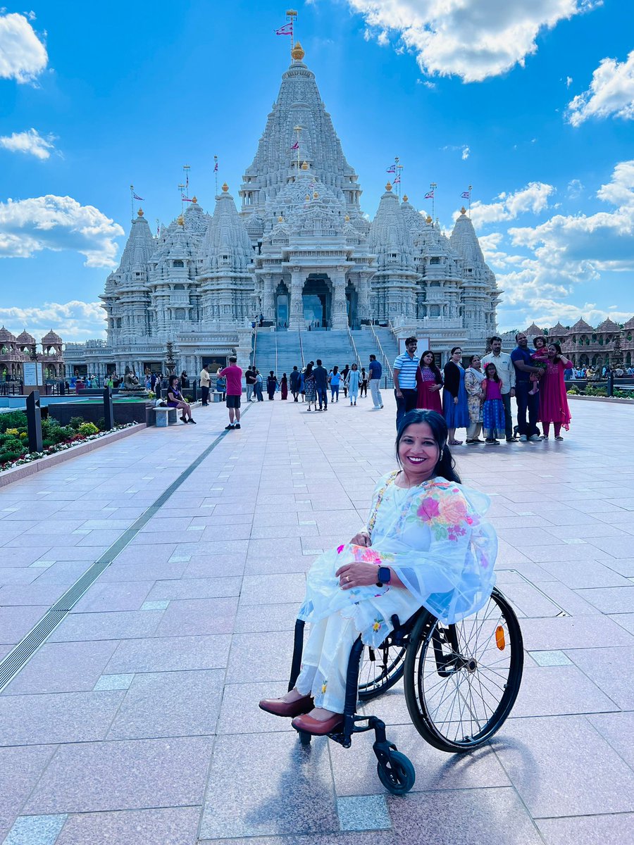 _suvarnaraj's tweet photo. हाल ही में मेरे अमेरिका दौरे के दौरान मैंने न्‍यूजर्सी शहर में दुनिया के दूसरे सबसे बड़े और पश्चिमी गोलार्द्ध में सबसे बड़े हिंदू मंदिर #अक्षरधाम मंदिर के दर्शन किए। 
#LordSwaminarayan #AkshardhamTemple #सनातन #भारत 
@narendramodi @Dev_Fadnavis @UN @ANI   @DelhiAkshardham https://t.co/BGUufEaOpq