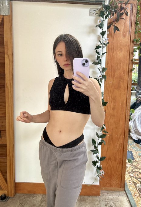 I just learned what whale tails are https://t.co/gN8ZCie0mX