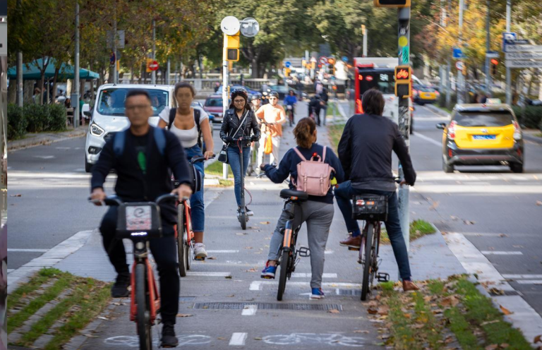 Terra_Futur's tweet photo. El 61% de la mobilitat que circula pels carrils bici ja és elèctrica.
La bici elèctrica és el futur de la mobilitat a les ciutats
Guardeu el tuit. 🤷‍♀️ https://t.co/FJQrhrMHI9