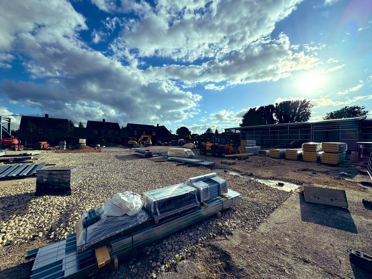 <a href="/stirlindev/">Stirlin Group</a> doing a fantastic job on this #brownfield site. Bought as a very tired site, demo was required of old ‘sheds’ covered in asbestos. As steel frames go up I can already visualise a thriving business park. Over 50% pre-sold. 💙

stirlin.com/available-prop…