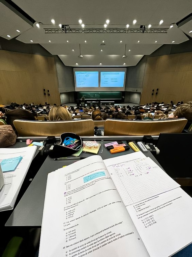 socialwithaayan's tweet photo. I don't know why students don't use AI for presentation

These 7 AI Tools will make their presentations 10x faster: https://t.co/fI7B8xnOda