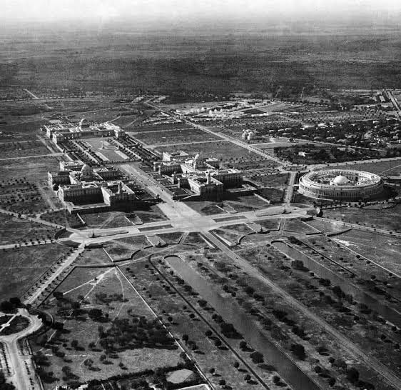 SiddharthKG7's tweet photo. Final phase of construction of Delhi, 1930.
Connaught Place, President house, Parliament, and other avenues.

Lutyens and Baker carefully chose even trees to be planted in Delhi based on climate. Every material used was selected after various studies and tests.
Architects travelled whole country for inspiration, artwork, motifs on buildings, and knowledge of material.