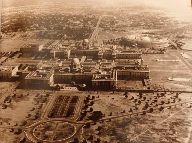 SiddharthKG7's tweet photo. Final phase of construction of Delhi, 1930.
Connaught Place, President house, Parliament, and other avenues.

Lutyens and Baker carefully chose even trees to be planted in Delhi based on climate. Every material used was selected after various studies and tests.
Architects travelled whole country for inspiration, artwork, motifs on buildings, and knowledge of material.