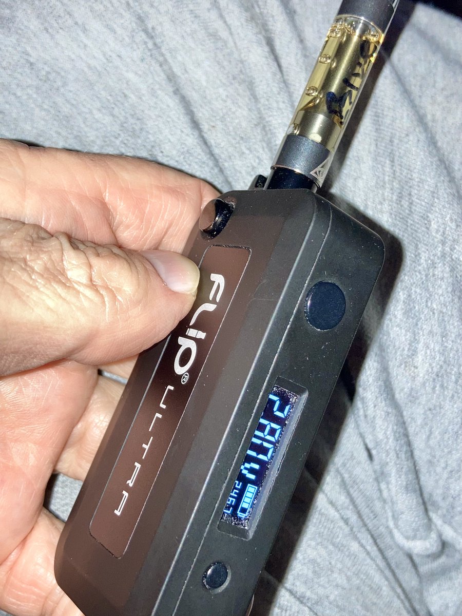 Phoenixheat9's tweet photo. #FlipUltra #O2Vape #BlueMilk 🔞 https://t.co/SpGiwMlYEc