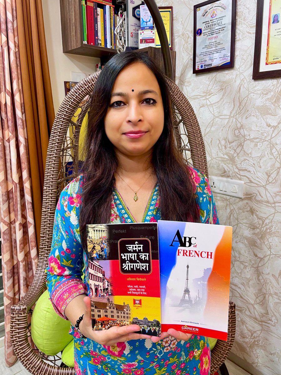 Imjyoti5's tweet photo. An absolute delight and privilege to be presenting #Chaubatiya to #DrAwinashBiniwale Sir and receiving his signed #AuthorCopy of #Bomdila
#HindiSahityaAkademi #JeewanGaurav #English #Hindi #Marathi
#DrShivchandraJha #Angiras #Angika
#LetsInspireBihar #VikasVaibhavIPS https://t.co/LACuEmzXGr