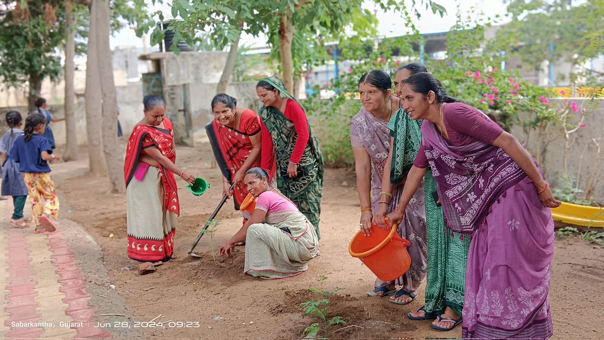 chiragrathod33's tweet image. કેળવણી નો મહોત્સવ...
કન્યા કેળવણી મહોત્સવ...
ઇડર તાલુકાના પાનોલ આયુષમાન આરોગ્ય મંદીર નાં પાનોલ ગામે શાળા પ્રેવેશોત્સવ...

ગ્રામજનો, smc સભ્યો અને બાળકોને સિકલસેલ,અંતર્ગત આરોગ્યલક્ષી જાણકારી આપવામાં આવી..@CdhoSabarkantha @THOIDAR @IdarSbcc @Sbccsk @A_ArogyaMandir @MoHFW_INDIA