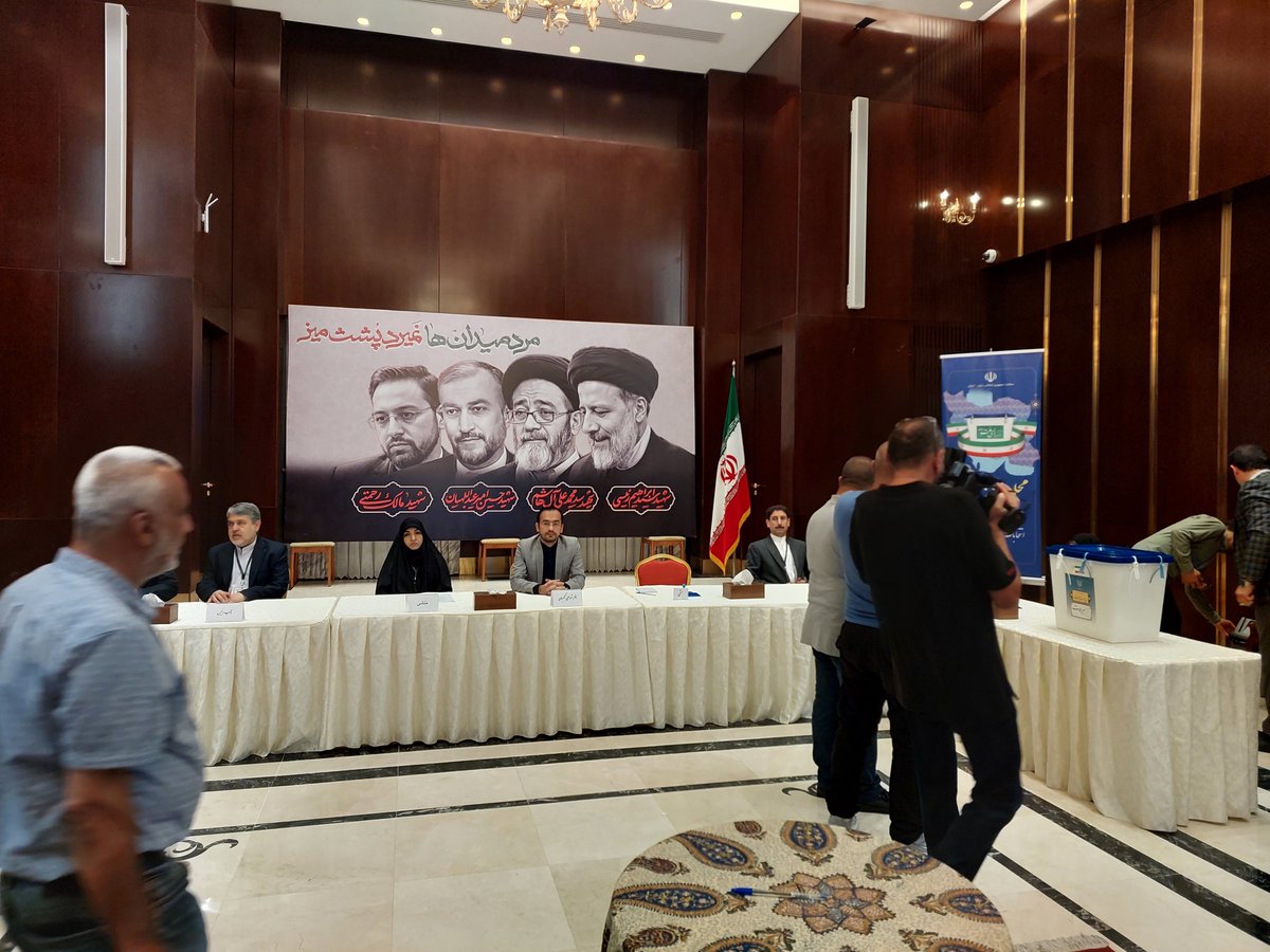 بدء عملية الاقتراع للانتخابات الرئاسية في مقر سفارة الجمهورية الاسلامية الايرانية في لبنان