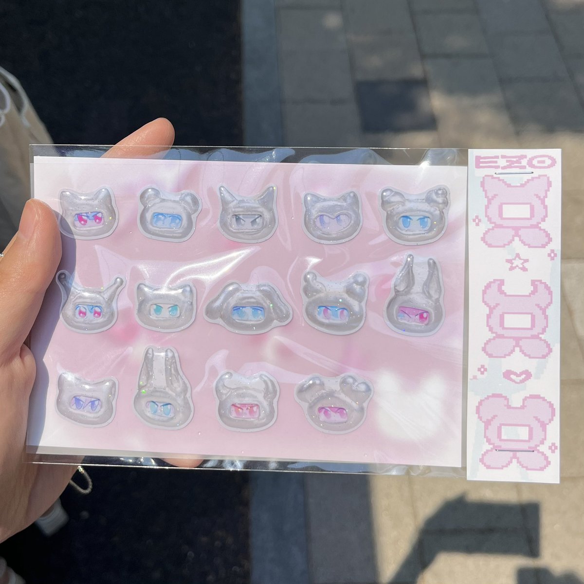 Ekiru charm necklace (사진 1) 신작을 12점 내일 가져갈 예정입니다. 
전부 다른 디테일을 가진, 한 점씩 밖에 없는 친구들입니다. 
오늘 밤까지 손길을 기다리는 친구들이 이외에도 많아 인포는 따로 없습니다. 
사이트에 올라가지 않은 주얼리 약 25점과 키 링, 스티커들을 가져갑니다.