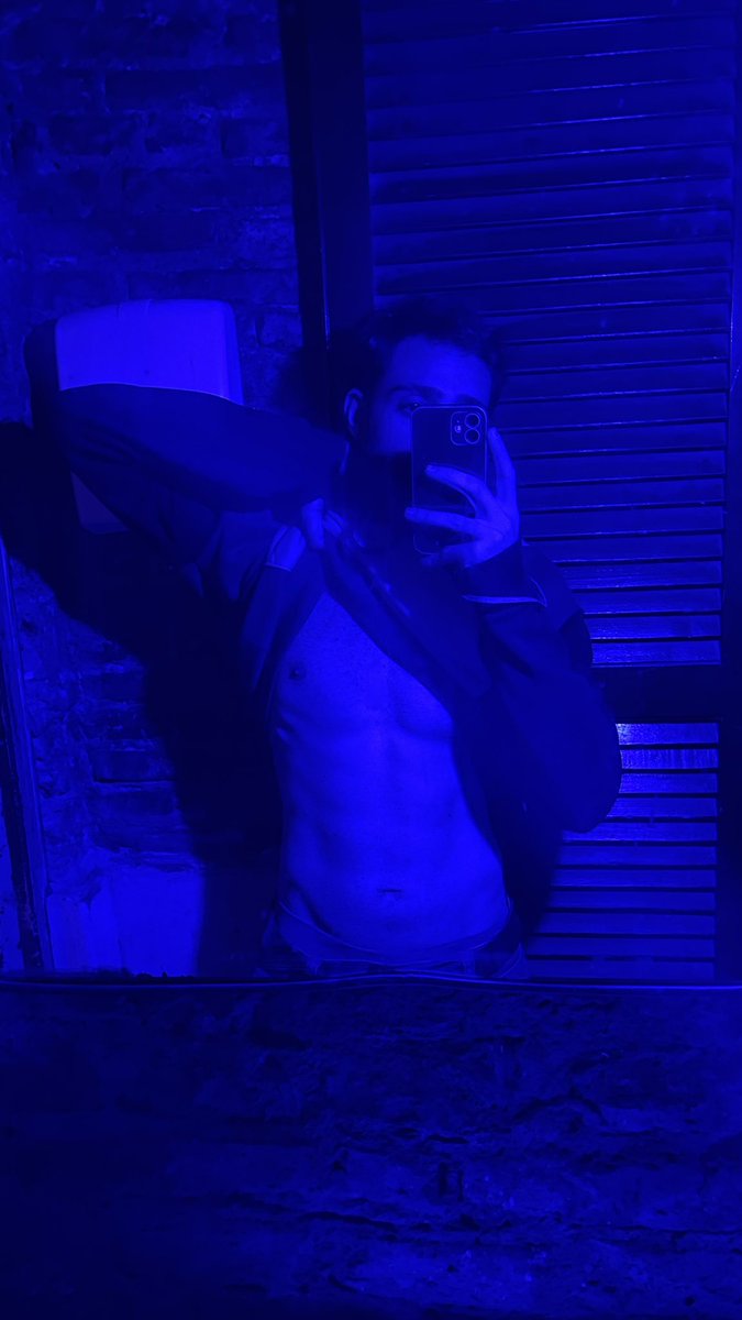 VFiremann's tweet image. Este jueves yo estaba para unas mordidas en el pecho 🫦😋🔥