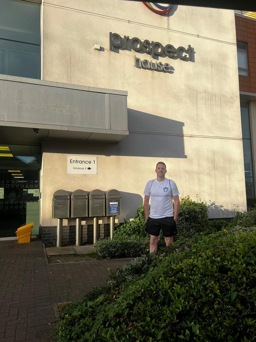 And he's off!! 🚶Glenn has started his epic 26 mile walk at 6am. Over £1k raised already, thanks so much Glenn! We’ll see you at the finish 💙

justgiving.com/page/glenn-jon…