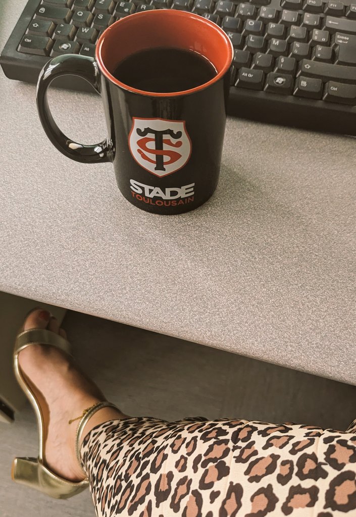 Sandrin3105's tweet photo. Jour de Finale ❤️🖤
Belle journée ❤️🖤
Allez le @StadeToulousain 🏉
#STUBB #FinaleTop14 #RougeEtNoir
#AllezLeStade https://t.co/1TiEO2oftQ