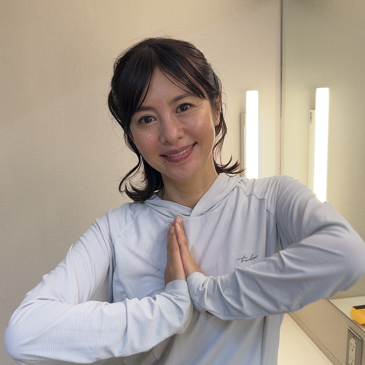 hotarublog's tweet photo. 『帰って来た蛍～永遠の言ノ葉～』
出演者を紹介いたします！

鳥濱美阿子役・さとう珠緒さん

稽古場で癒しと笑顔をいただいています！
今までも鳥濱美阿子役を演じられていますが、
いつもとは少し違った役柄をお楽しみに！

#帰って来た蛍
#柿崎ゆうじ 
#鳥濱トメ 
#薩摩おごじょ 
#伊藤つかさ 
#竹島由夏 
#さとう珠緒 
#大鶴義丹 
#半井小絵 
#倉本琉平 
#原川浩明 
#鹿島良太 
#風山真一 
#榎木薗郁也 
#伊藤航 
#小原卓也 
#笹田優花 
#仲泊百花 
#久保真優 
#小山田優 
#三辻拓海 
#中里信之介 
#川上周之 
#中山陸 
#吉田壮志 
#鈴木弾 
#島村明日果 
#村上ひなた 
#森山珠那 
#馬場光梨 
#井路端優 
#木村日陽
#アカデミーエンターテイメント