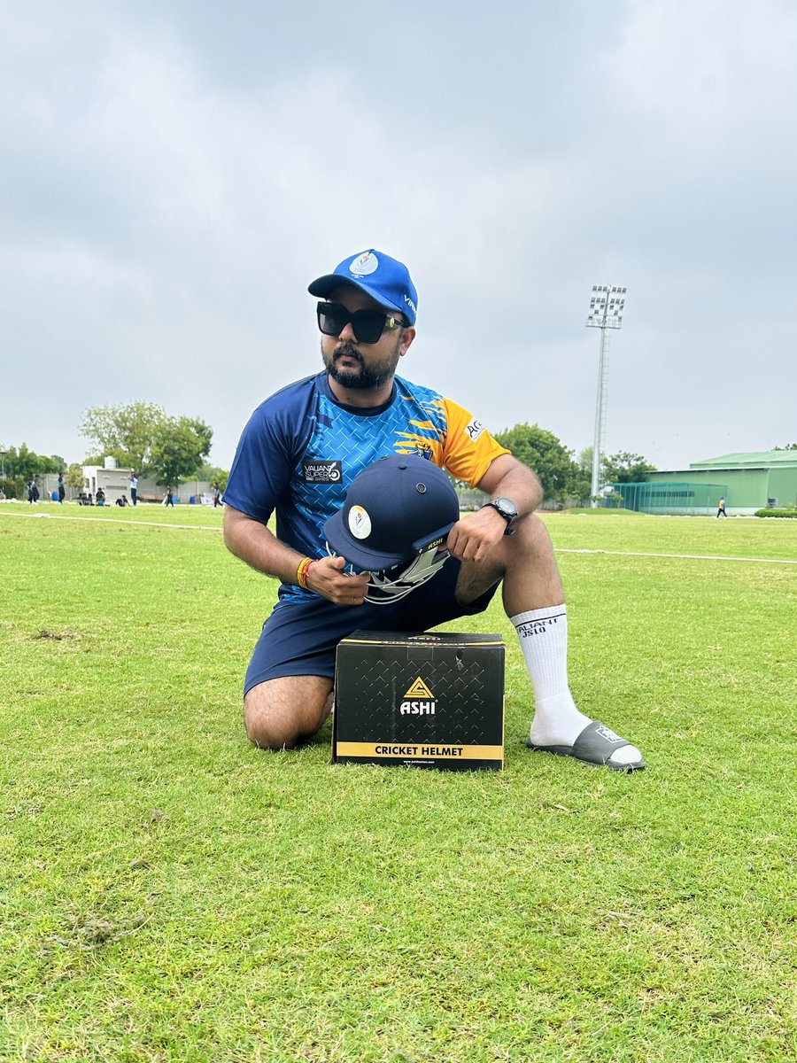 CricketValiant's tweet photo. Ashi Helmet X @CricketValiant  

#ValiantForGoodCause #ValiantCricketTeam #Cricket #Event #Ahmedabad #cricket https://t.co/QVLbm9SYgA