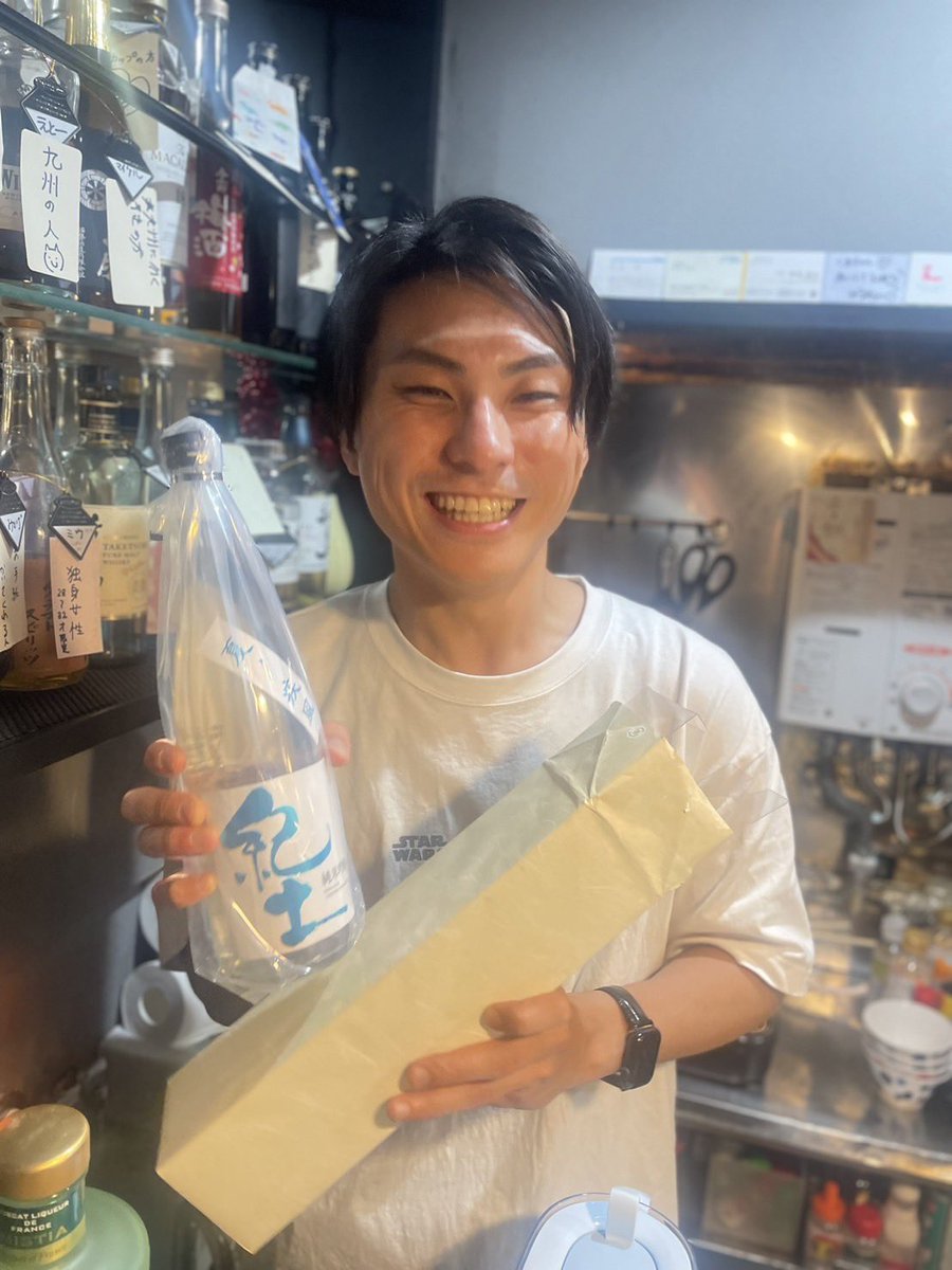 大阪で出会った仲間達に送別会してもらった(一日店長企画だったのだけれども)。写真と動画、楽しすぎて何回も見返してしまう、。ほんとにありがとう！