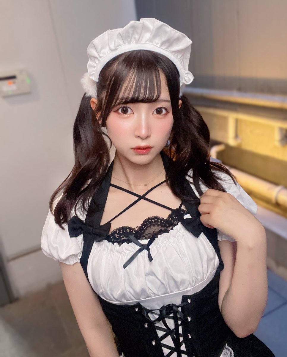 mydear2020_emi's tweet photo. 私じゃダメですか？ https://t.co/IJxY5p5bOU