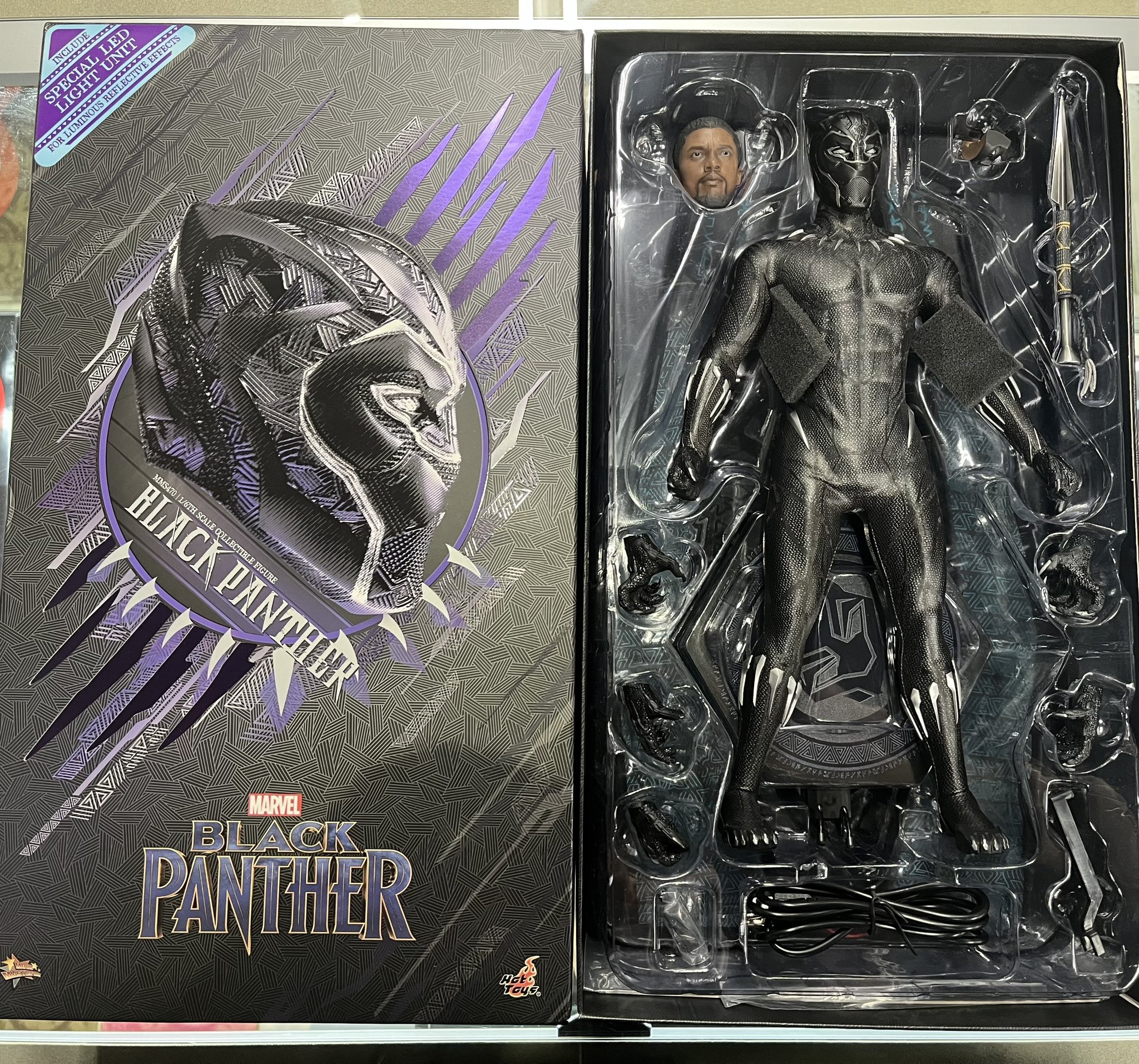 ワガンダの王 ブラックパンサー MR HotToys】ワカンダの王ブラックパンサー開封レビュー！！かっこ