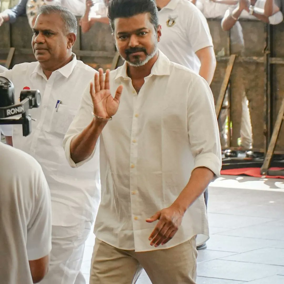 Topkoffl's tweet photo. Thalaiva...🥰❤️😘
@actorvijay 
#topkofficial #ThalapathyVijay https://t.co/lwabCu9F28