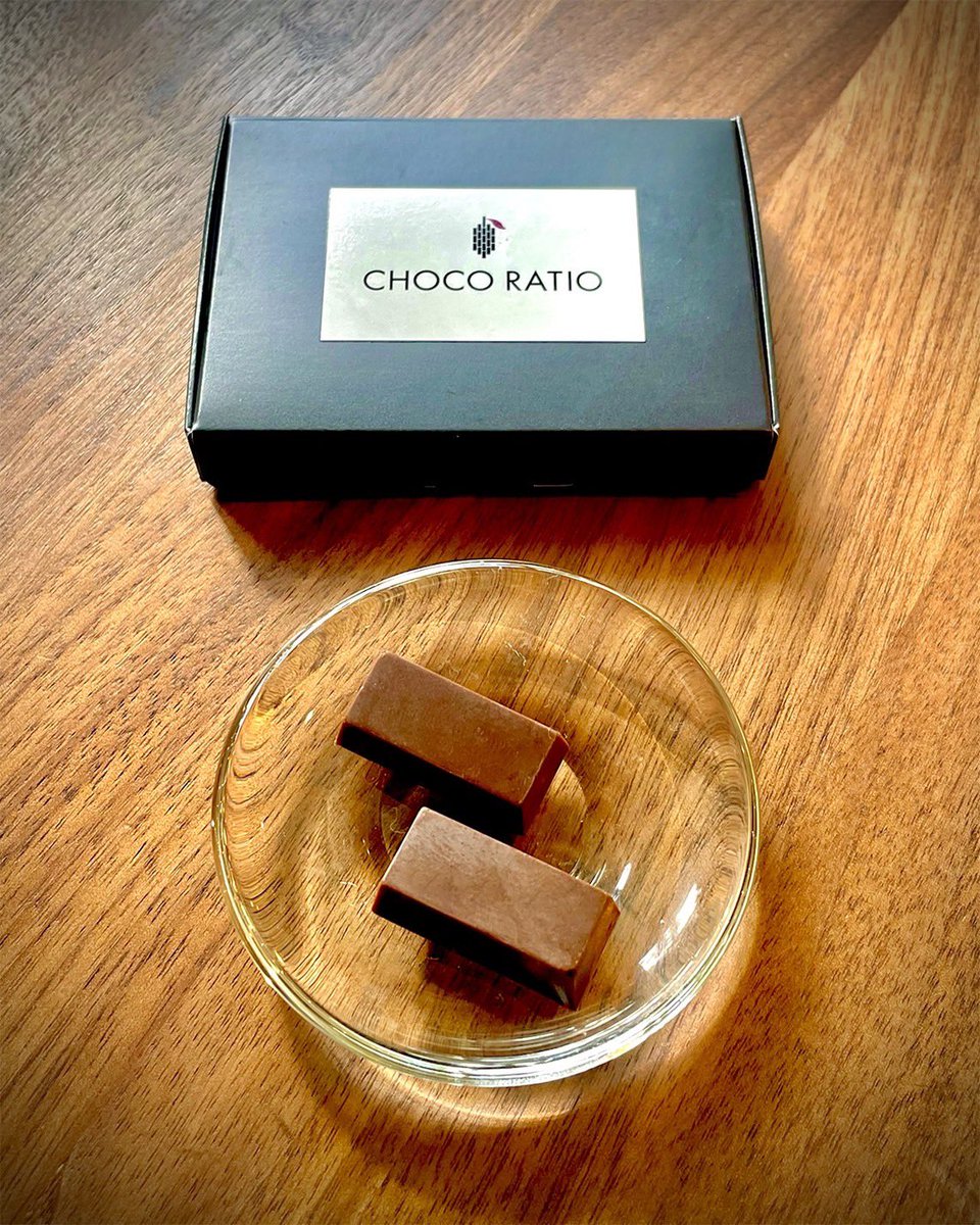 choco_RATIO's tweet photo. 【CHOCORATIO✖️カザーナコーヒー】

東京は八王子の誇る
珈琲焙煎の名店『カザーナコーヒー』さん��️

カザーナさんが厳選&amp;焙煎し
私達が背後を何度も試行錯誤して出来た

『珈琲チョコレートwithカザーナコーヒー』

本物の珈琲チョコ🍫

オーガニックカカオにフレッシュ焙煎珈琲豆を一緒にコンチング https://t.co/nW1F0FbO4R