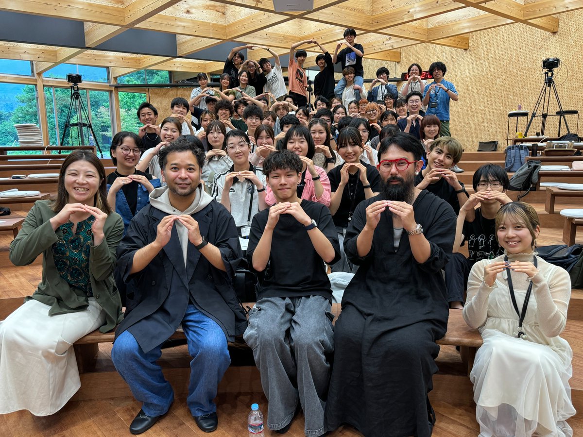 kamiyama_kosen's tweet photo. 先日のWednesday Nightは、ご自身の感性から世界観をつくる2名の起業家をお呼びしました🙌

フレグランスブランド çanoma 渡辺裕太さん （@watanabeyuta）
キュレーター/NYAW inc. 山峰潤也さん(@junya_17)

昨年も来ていただいたおふたりからは「学生自身の課外活動の悩みを、人生の先輩として質問してくれる学生が増えた」「学校にくるたくさんの人と話しているからか、思いを言語化するのが得意な学生が多い」と意見をいただきました。

ありがとうございます🤭来年もぜひお越しください！
#神山まるごと高専