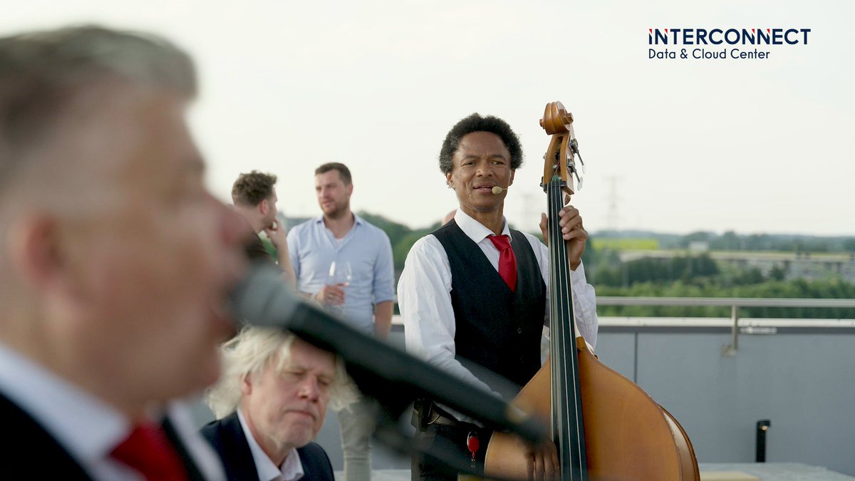 𝗢𝗳𝗳𝗶𝗰𝗶𝗲𝗲𝗹 𝗴𝗲𝗼𝗽𝗲𝗻𝗱!
We mogen al even genieten van ons nieuwe hoofdkantoor en Data en Cloud Center in ‘s-Hertogenbosch, maar gisteren zijn onze deuren op feestelijke wijze officieel geopend.

Wij willen iedereen bedanken voor hun inzet en aanwezigheid!